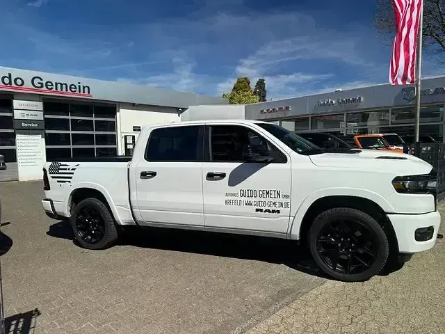 Gebraucht Dodge Ram 401 PS (294 kW) 2022 Granite crystal Pickup