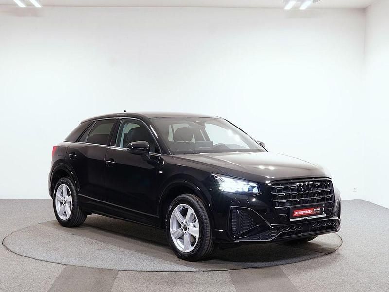 Gebraucht Audi Q2 S-Line 150 PS (110 kW) 2024 Mythosschwarz metallic SUV