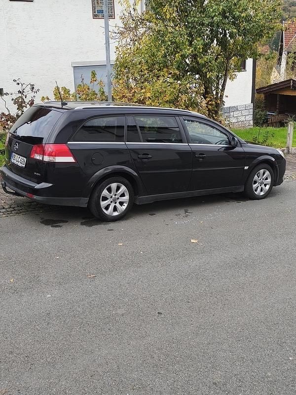 Schwarz Gebraucht 2005 Opel Vectra Kombi | 1.900 € (Fairer Preis) - Bild 1/4