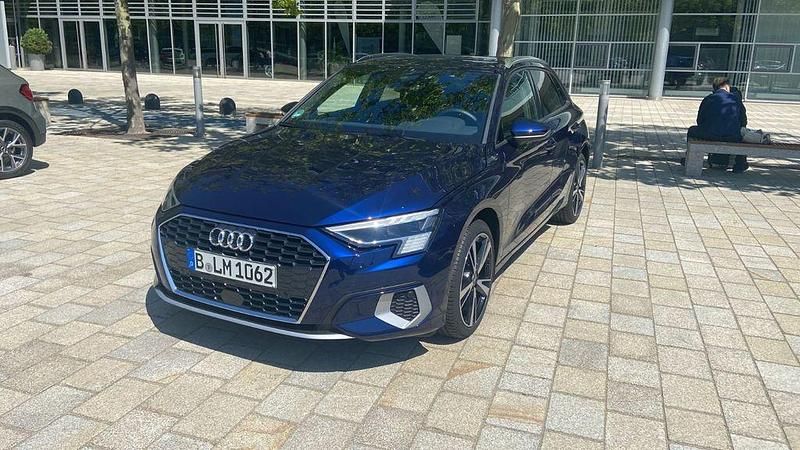 Gebraucht Audi A3 Ambiente 150 PS (110 kW) 2021 Blau Limousine