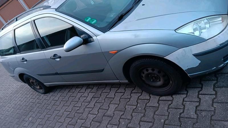 Gebraucht Ford Focus 100 PS (73 kW) 2002 Grau Kombi