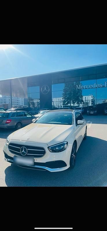 Gebraucht Mercedes E220 200 PS (147 kW) 2023 Beige Kombi