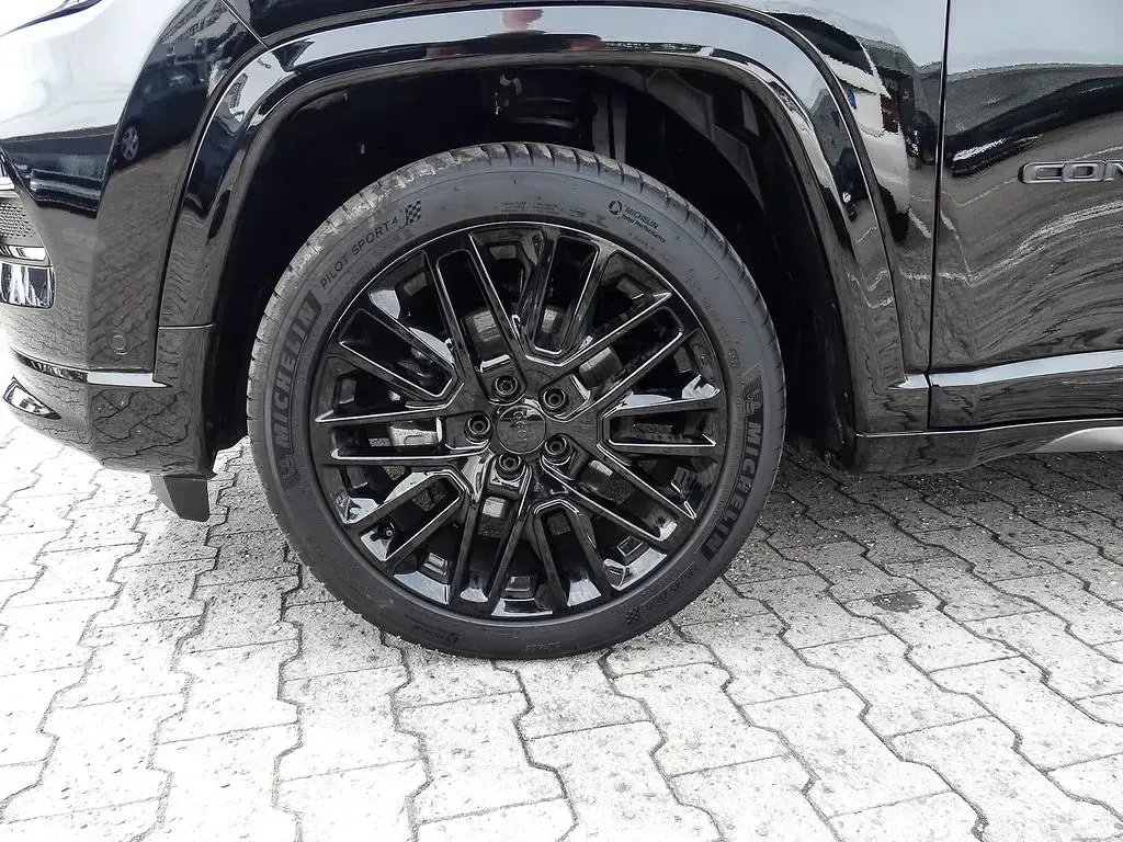 Gebraucht Jeep Compass 131 PS (96 kW) 2024 Schwarz SUV