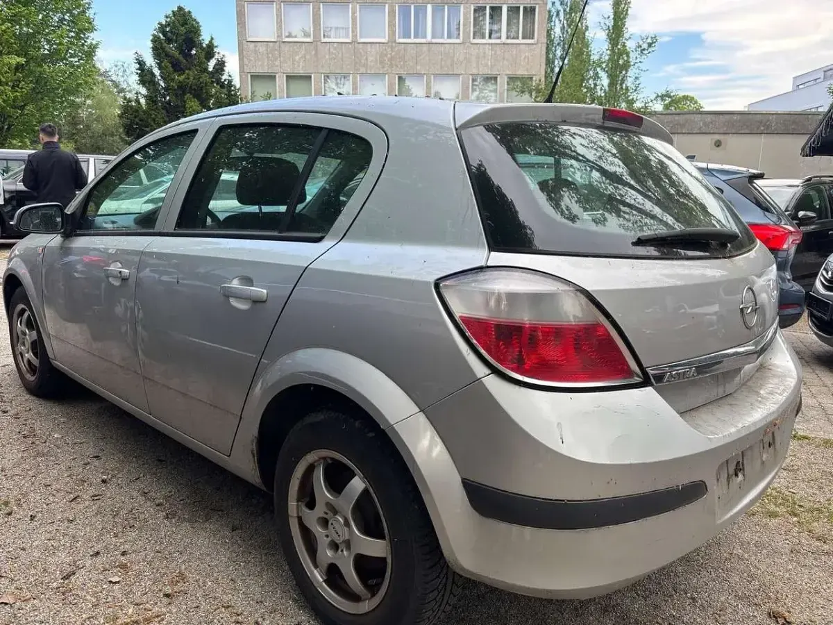 Occasion Opel Astra Basis 90 ch (66 kW) 2006 Argent Citadine