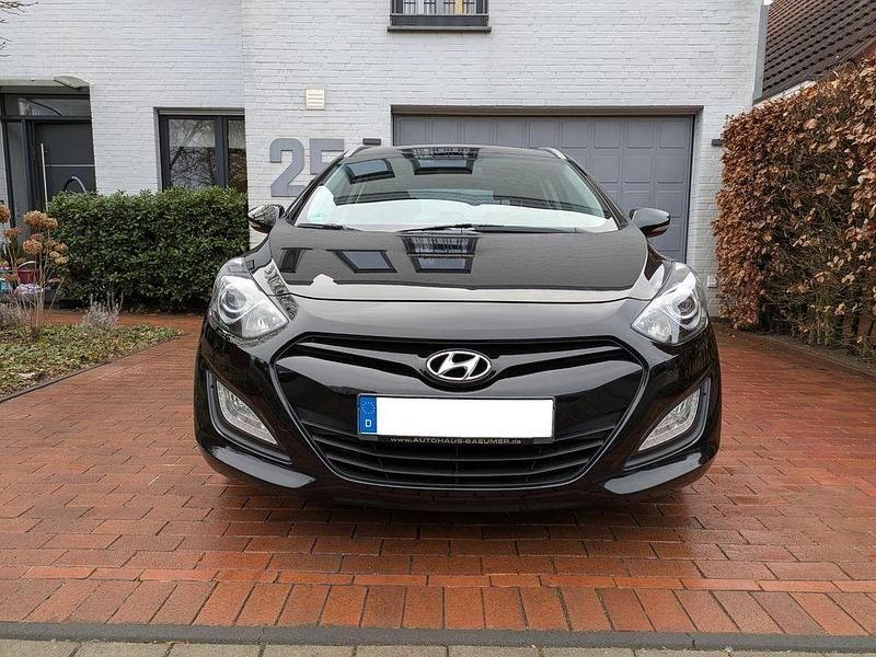 Gebraucht Hyundai i30 Trend 110 PS (80 kW) 2013 Schwarz Kombi