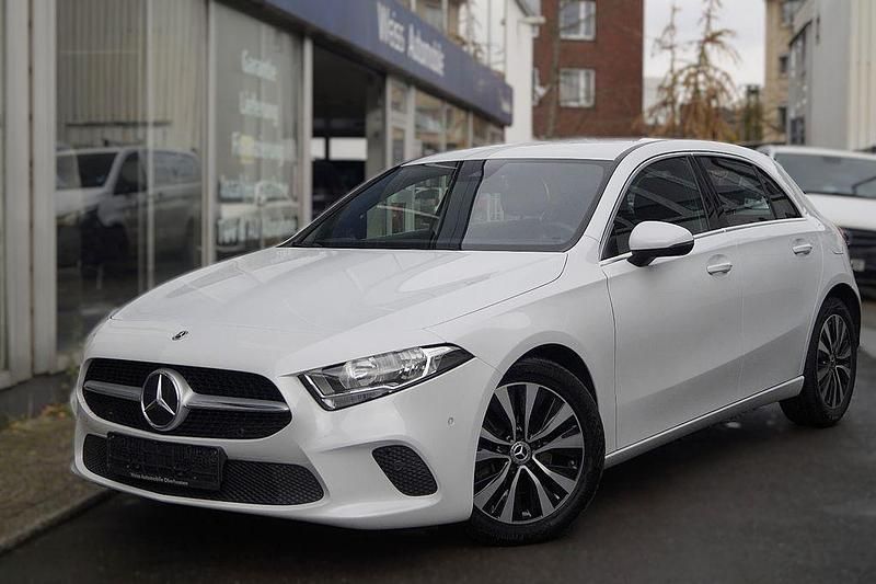 Weiß Gebraucht 2021 Mercedes A200 Progressive Limousine | 18.490 € (Guter Preis) - Bild 1/4
