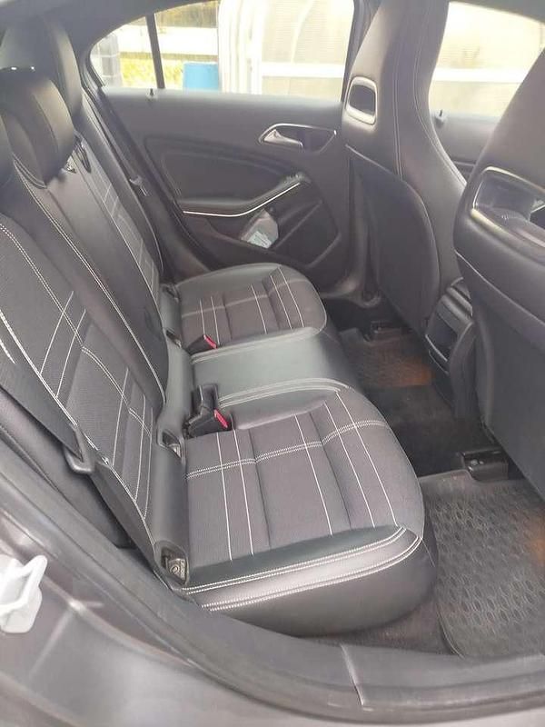 Gebraucht Mercedes A180 109 PS (80 kW) 2014 Grau Limousine