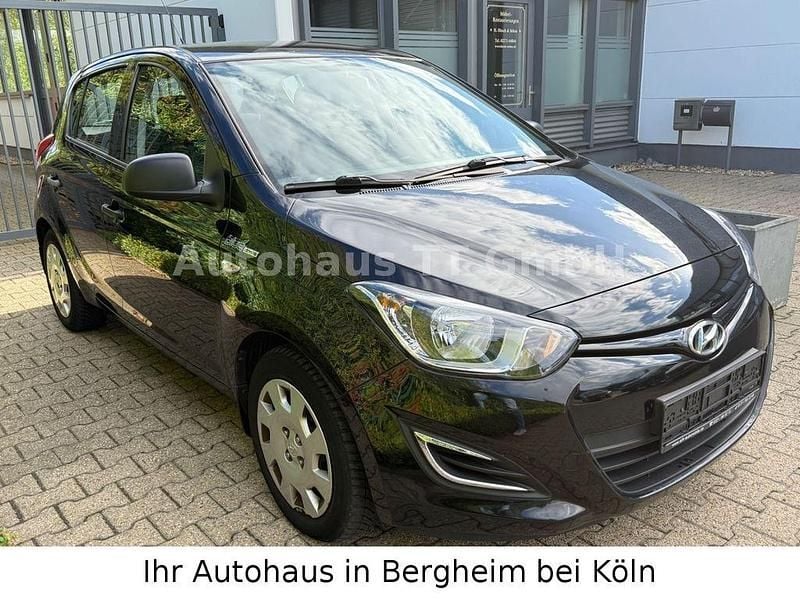 Gebraucht Hyundai i20 Trend 75 PS (55 kW) 2013 Schwarz Kleinwagen