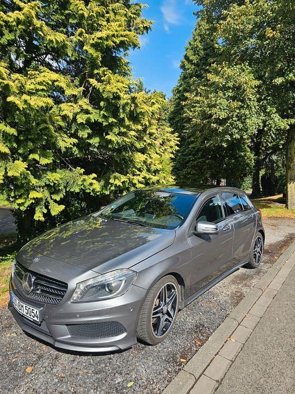 Grau Gebraucht 2012 Mercedes A200 AMG line Limousine | 10.400 € (Fairer Preis) - Bild 1/4