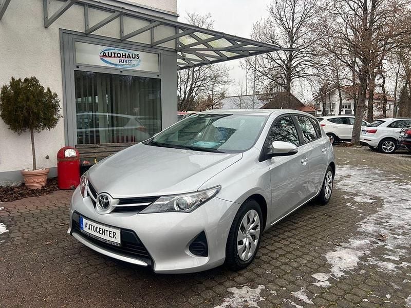 Silber Gebraucht 2015 Toyota Auris Cool Limousine | 8.450 € (Fairer Preis) - Bild 1/4