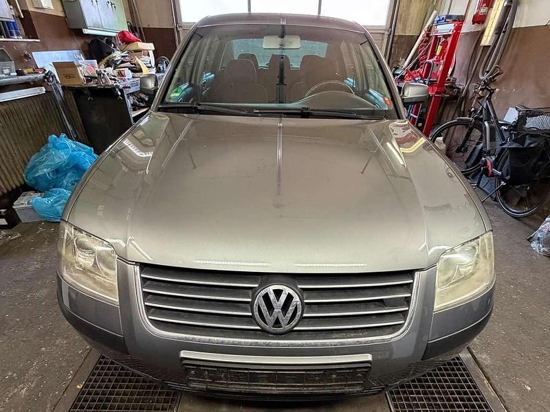 Gebraucht VW Passat 102 PS (75 kW) 2002 Grau Limousine