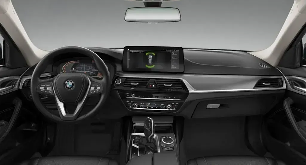 Gebraucht BMW 520 190 PS (139 kW) 2023 Skyscraper grau metallic Limousine