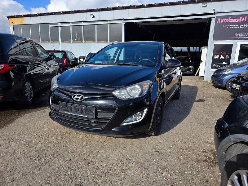 Gebraucht Hyundai i20 Edition 75 PS (55 kW) 2013 Schwarz Kleinwagen