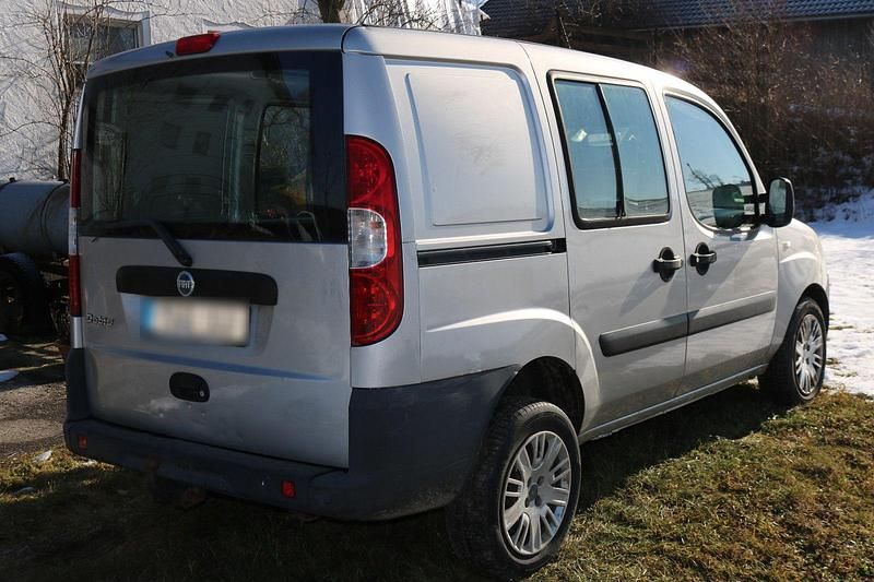 Gebraucht Fiat Doblò 77 PS (56 kW) 2006 Silber Van / Kleinbus