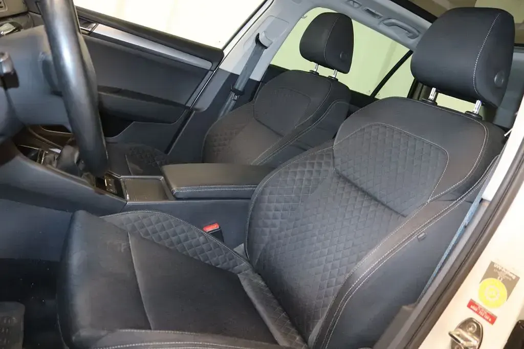 Używany Skoda Superb 150 KM (110 kW) 2017 Biały Kombi