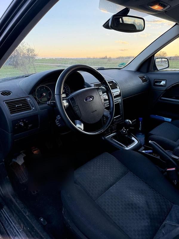 Gebraucht Ford Mondeo 130 PS (95 kW) 2004 Grau Kombi