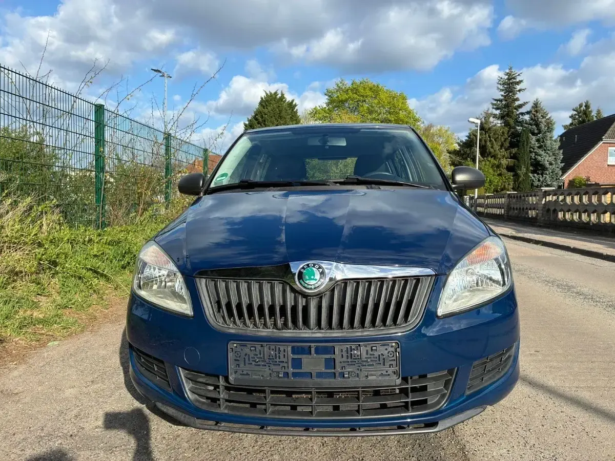 Gebraucht Skoda Fabia Active 60 PS (44 kW) 2012 Blau Kleinwagen