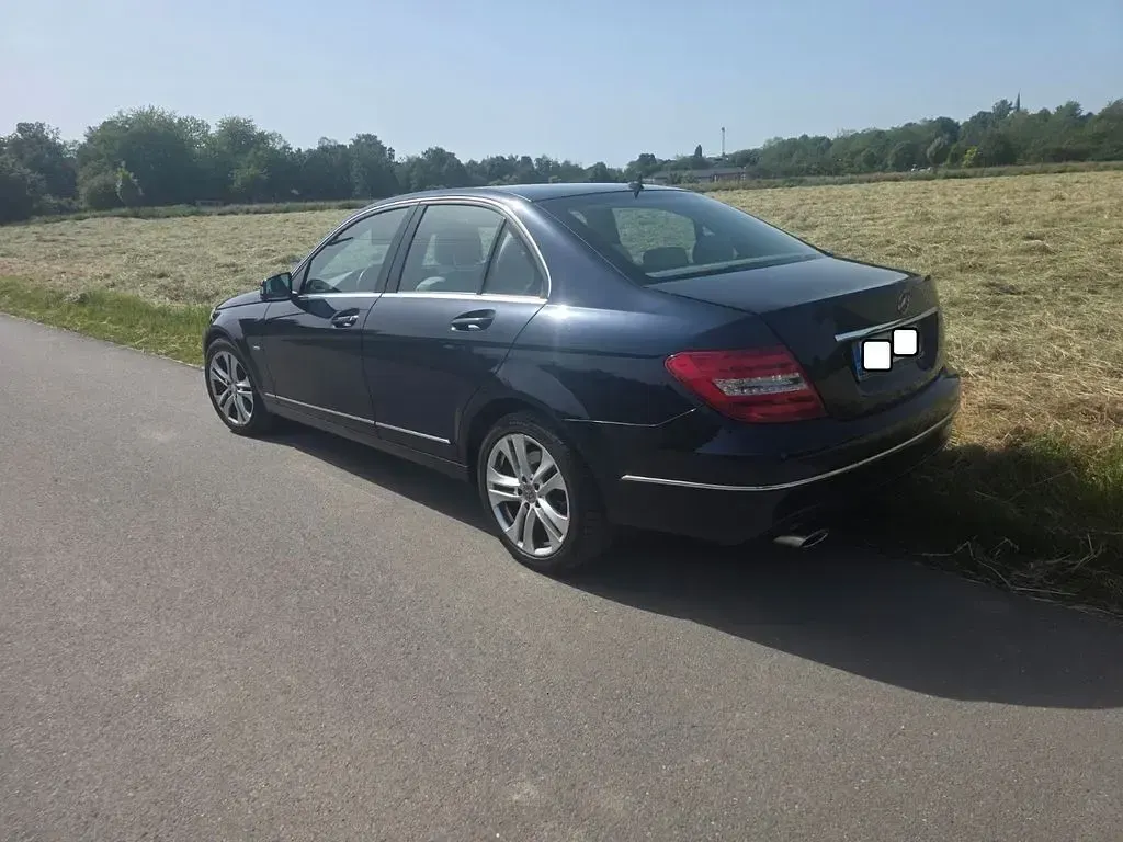Gebraucht Mercedes C250 204 PS (150 kW) 2012 Blau Limousine