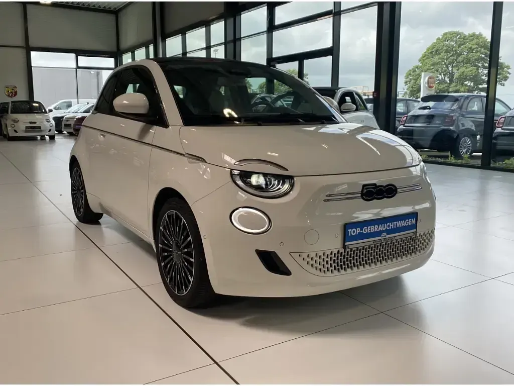 Gebraucht Fiat 500e La Prima 86 kW (118 PS) 2023 Arktis weiß) (weiss Cabrio