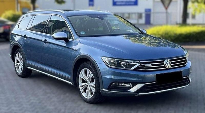 Blau Gebraucht 2017 VW Passat Alltrack Highline Kombi | 16.900 € - Bild 1/4