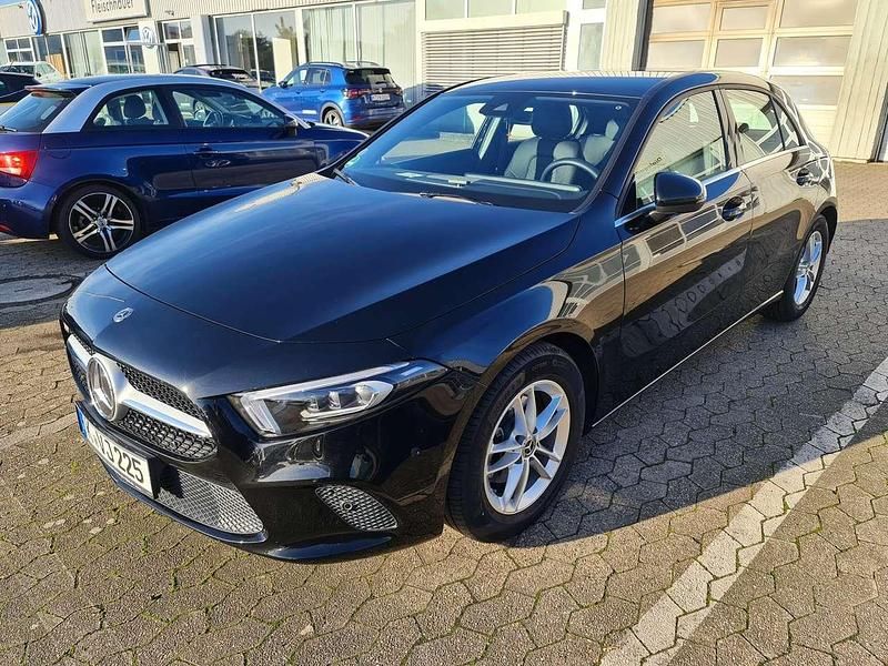 Schwarz Gebraucht 2019 Mercedes A180 Style Limousine | 21.500 € (Fairer Preis) - Bild 1/4