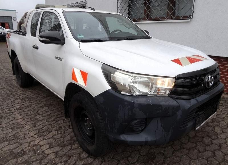 Gebraucht Toyota HiLux 150 PS (110 kW) 2017 Weiß Pickup