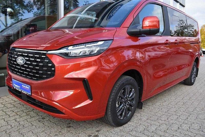 Gebraucht Ford Tourneo Titanium 170 PS (125 kW) 2025 Rot Van / Kleinbus