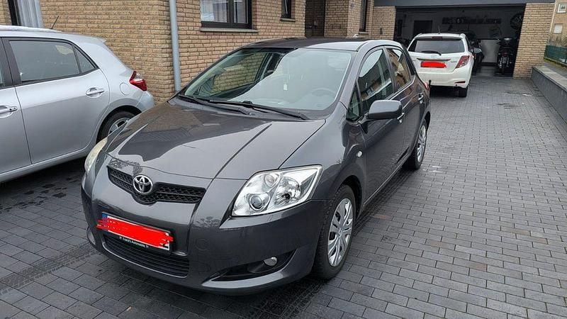 Grau Gebraucht 2008 Toyota Auris Sol Limousine | 4.600 € (Fairer Preis) - Bild 1/4