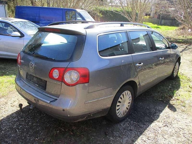 Usado VW Passat 140 HP (102 kW) 2007 Cinzento Carrinha