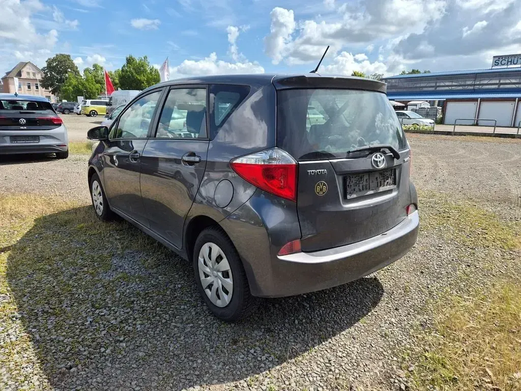 Gebraucht Toyota Verso-S Cool 99 PS (72 kW) 2012 Grau Van / Kleinbus
