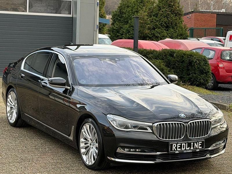 Gebraucht BMW 750 Performance 449 PS (330 kW) 2016 Saphirschwarz Limousine