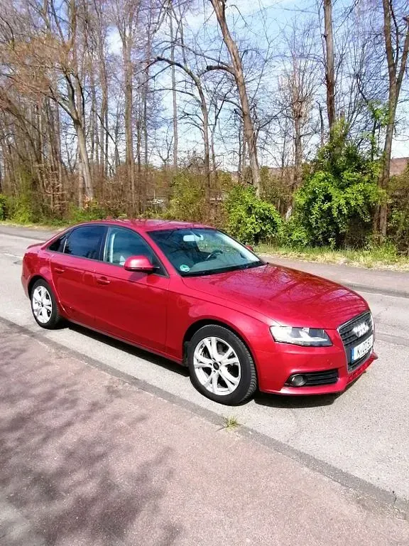 Second-hand Audi A4 143 CP (105 kW) 2008 Roșu Berlinǎ