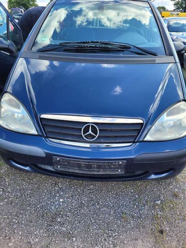 Blau Gebraucht 2002 Mercedes A140 Classic Limousine | 800 € (Superpreis) - Bild 1/3