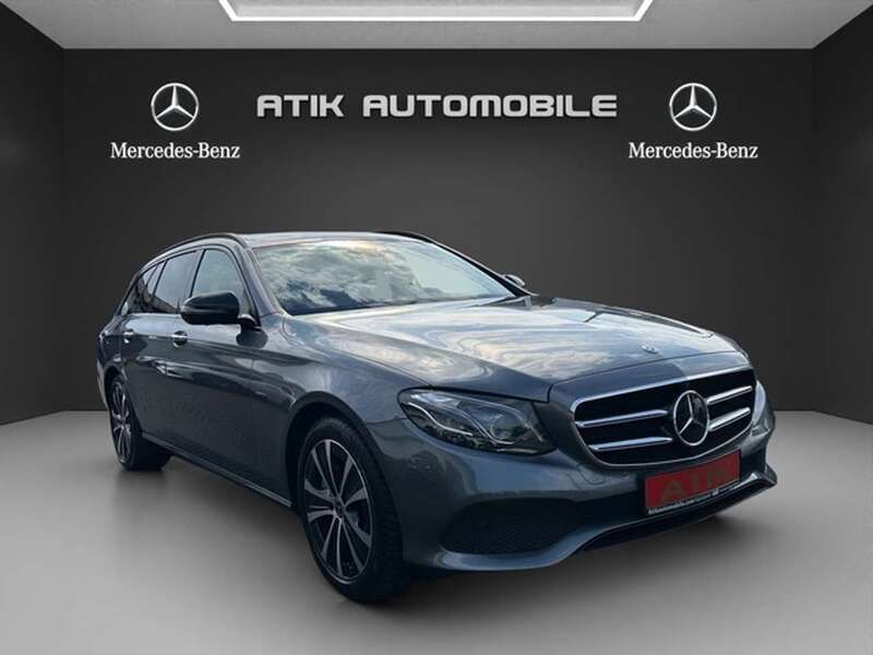 Grau Gebraucht 2020 Mercedes E300 AMG Limousine | 28.880 € (Fairer Preis) - Bild 1/4