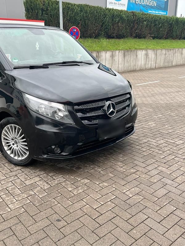 Schwarz Gebraucht 2014 Mercedes Vito Van / Kleinbus | 18.500 € - Bild 1/4