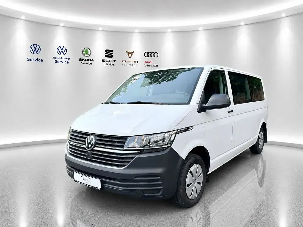 Gebraucht VW Caravelle Trendline 150 PS (110 kW) 2023 Weiß Van