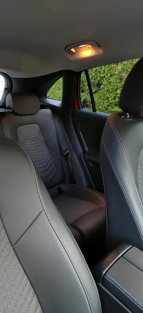 Gebraucht Mercedes GLA200 163 PS (119 kW) 2023 Rot SUV