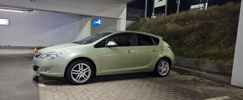 Gebraucht Opel Astra Design Edition 87 PS (63 kW) 2010 Grün Limousine