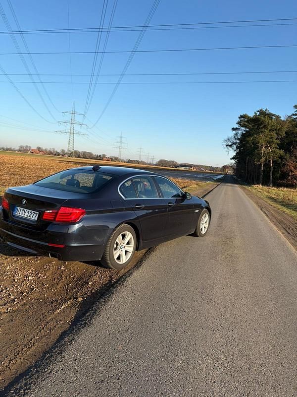 Blau Gebraucht 2012 BMW 525 Limousine | 11.999 € (Superpreis) - Bild 1/4