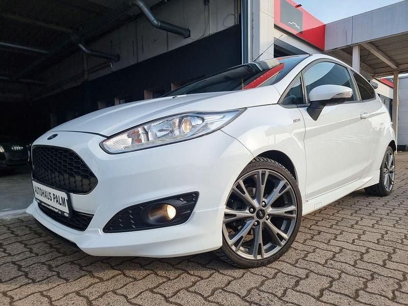 Gebraucht Ford Fiesta ST-Line 125 PS (91 kW) 2016 Frozen white Kleinwagen