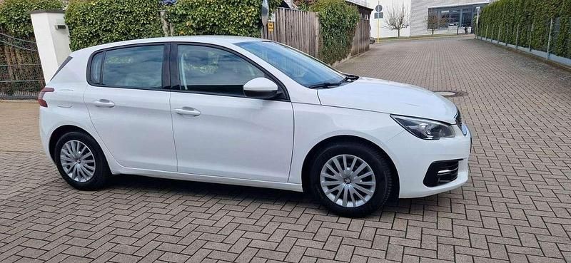 Gebraucht Peugeot 308 Access 102 PS (75 kW) 2019 Weiß Limousine