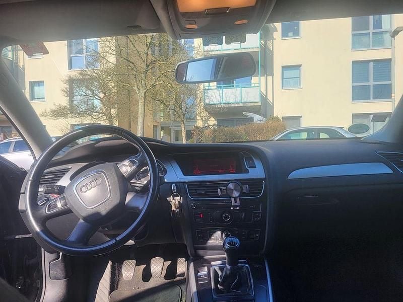 Gebraucht Audi A4 Ambiente 120 PS (88 kW) 2011 Schwarz Limousine