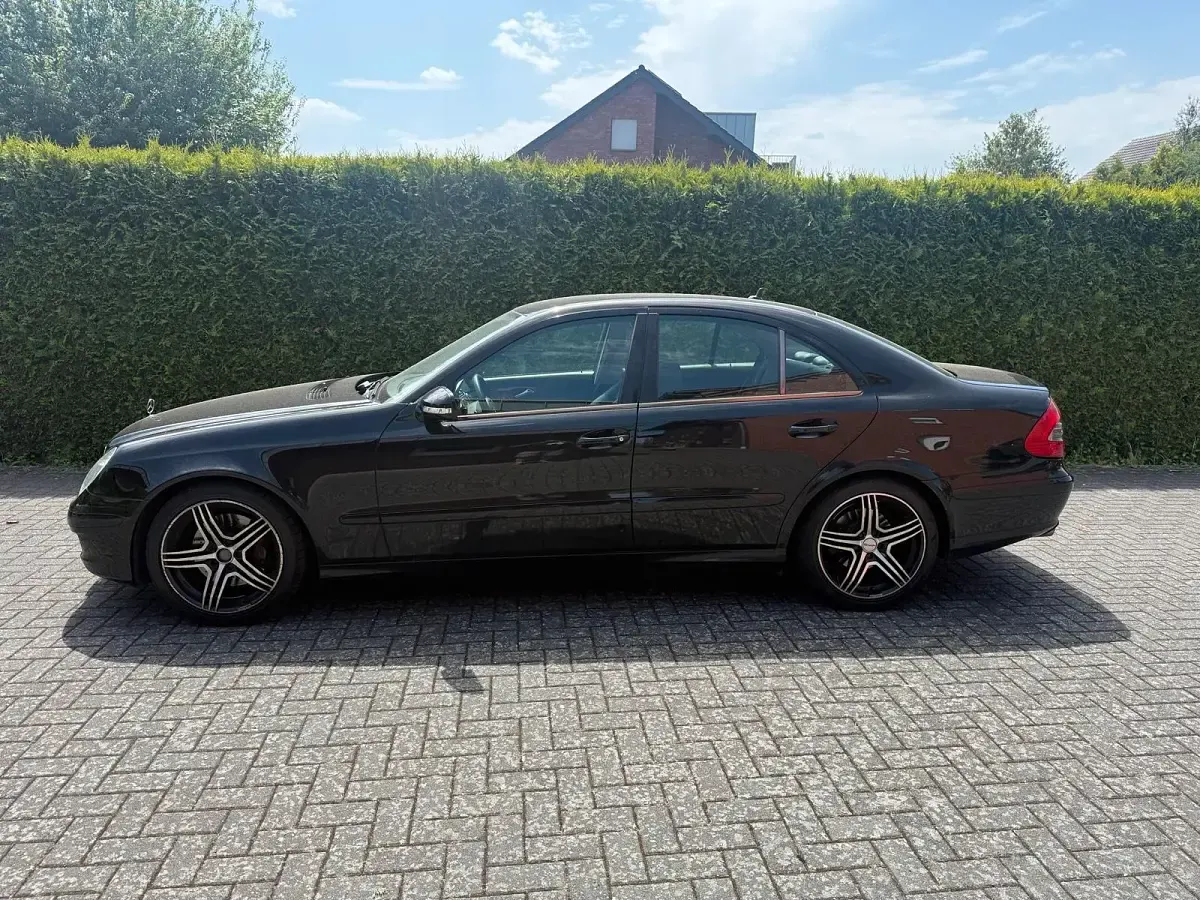 Gebraucht Mercedes E280 190 PS (139 kW) 2008 Schwarz Limousine