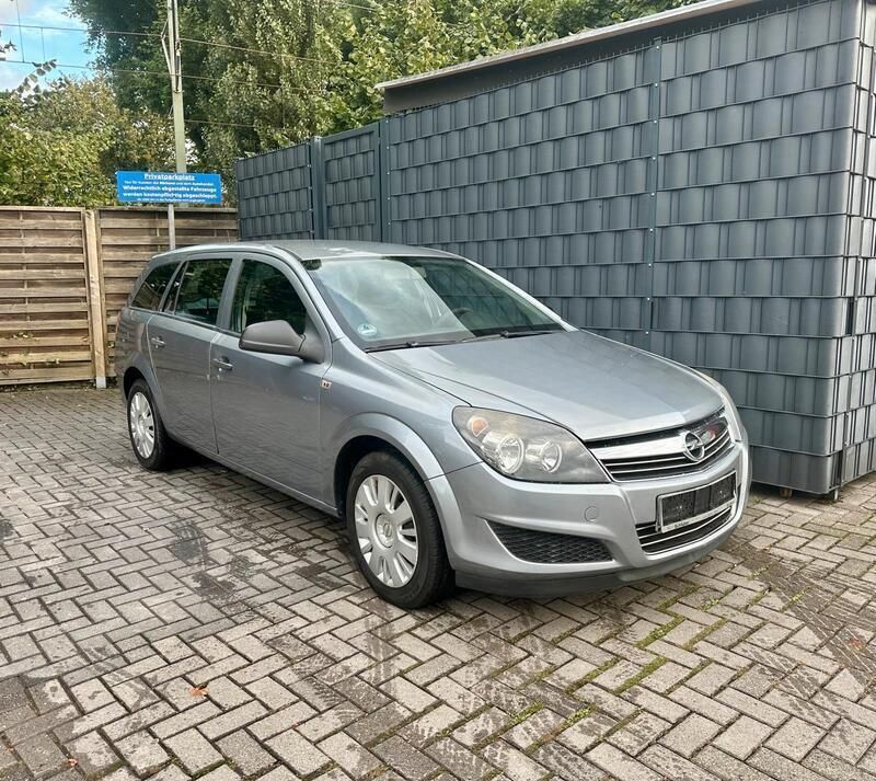 Grau Gebraucht 2010 Opel Astra Kombi | 2.790 € (Fairer Preis) - Bild 1/4
