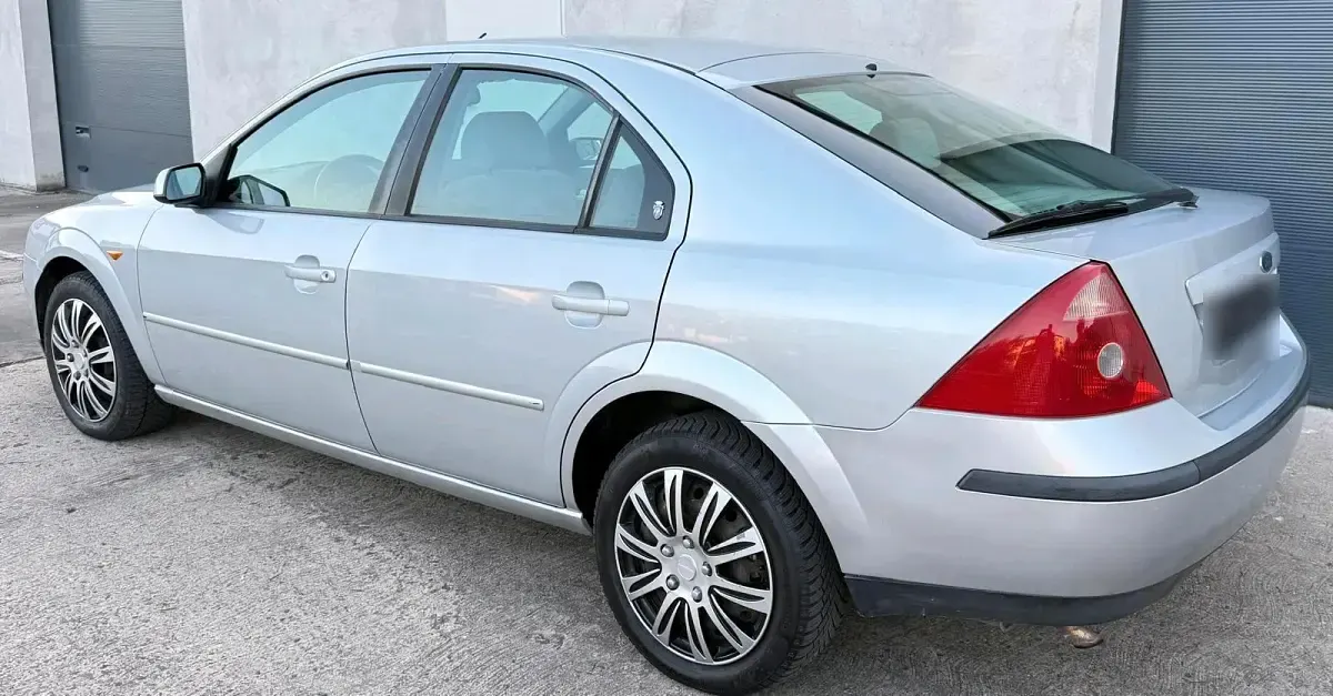 Gebraucht Ford Mondeo Ghia 145 PS (106 kW) 2001 Grau Limousine