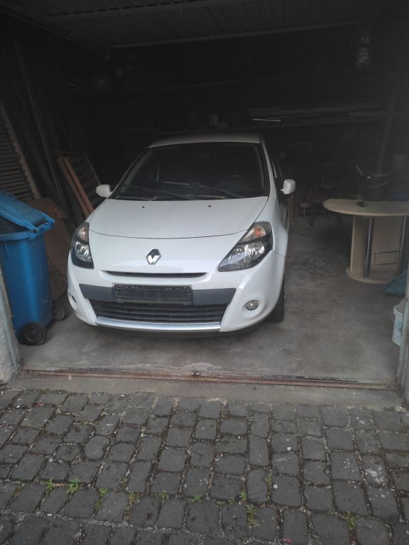 Weiß Gebraucht 2012 Renault Clio IV Limousine | 3.950 € (Superpreis) - Bild 1/4