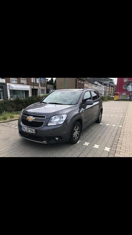 Grün Gebraucht 2011 Chevrolet Orlando SUV | 5.199 € (Etwas zu teuer) - Bild 1/4