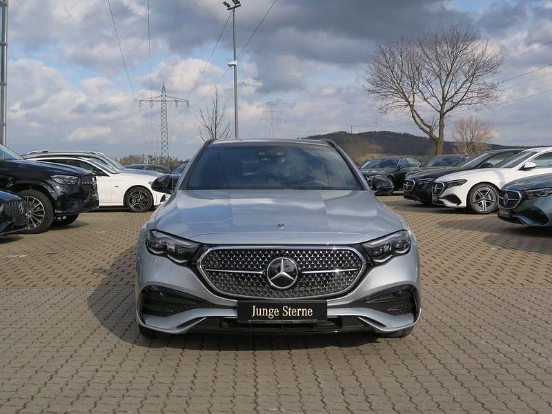 Usado Mercedes E200 Advanced Plus 204 CV (150 kW) 2025 Plateado Berlina