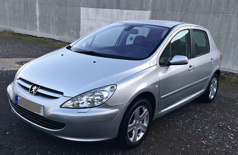 Silber Gebraucht 2004 Peugeot 307 Premium Limousine | 2.850 € (Fairer Preis) - Bild 1/4