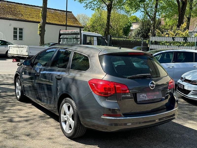 Gebraucht Opel Astra Style 140 PS (102 kW) 2015 Silber Limousine